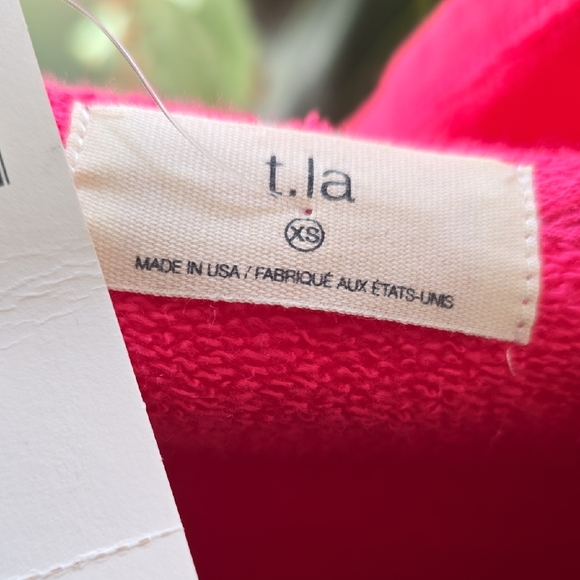 NWT Anthropologie t.la Cropped Zip Hoodie XS Pink Made in USA Raw Hem Y2K - Picture 2 of 13